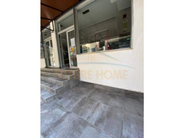 Tirane, jepet me qera ambjent biznesi Kati 0, 121 m² 1.000 Euro (Zogu I Zi)