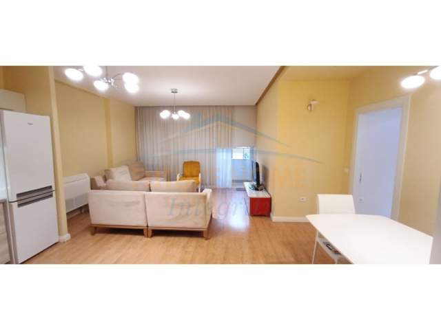 Tirane, jepet me qera apartament Kati 1, 102 m² 800 Euro (Pazari i Ri, Prane Lincoln Center)