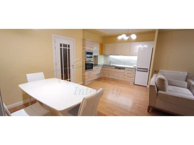 Tirane, jepet me qera apartament Kati 1, 102 m² 800 Euro (Pazari i Ri, Prane Lincoln Center)