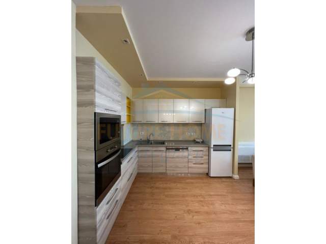 Tirane, jepet me qera apartament Kati 1, 102 m² 800 Euro (Pazari i Ri, Prane Lincoln Center)