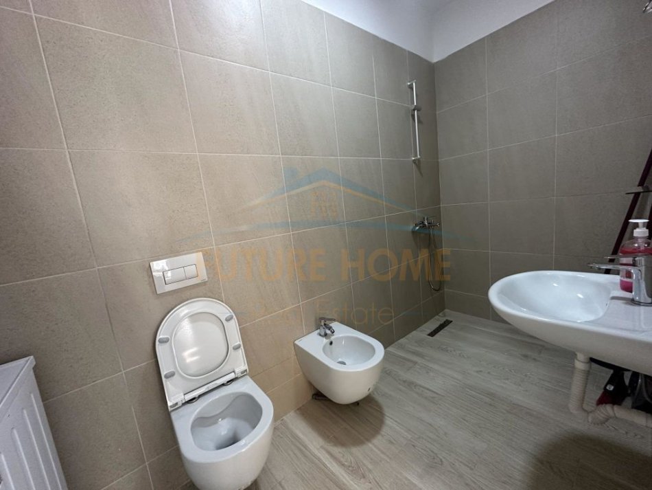 Tirane, jepet me qera apartament 2+1 Kati 9, 107 m² 600 € (YZBERISHT)