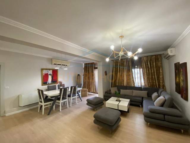 Tirane, jepet me qera apartament Kati 6, 129 m² 900 Euro (Qender)