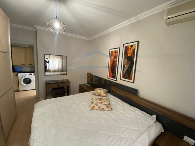 Tirane, jepet me qera apartament Kati 6, 129 m² 900 Euro (Qender)
