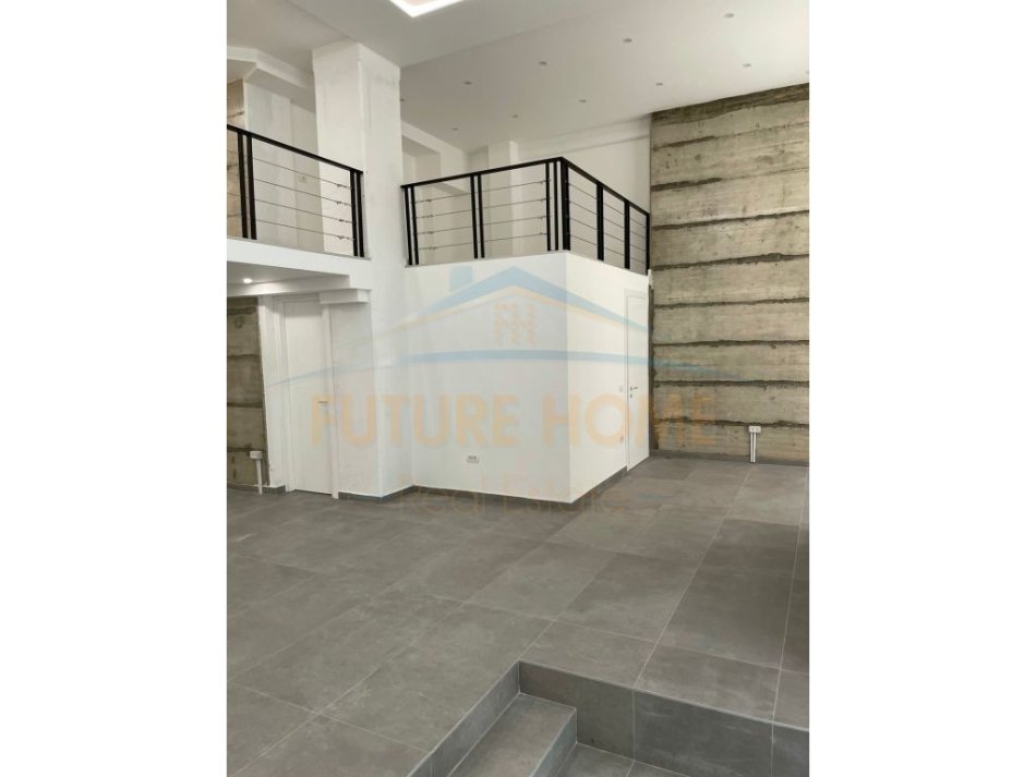Tirane, jepet me qera ambjent biznesi Kati 0, 250 m² 2.699 € (QENDER)