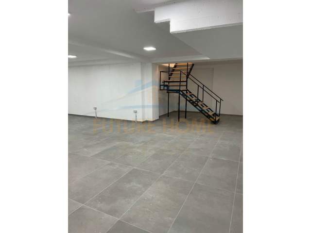 Tirane, jepet me qera ambjent biznesi Kati 0, 250 m² 2.500 Euro (Perballe Parlamentit)