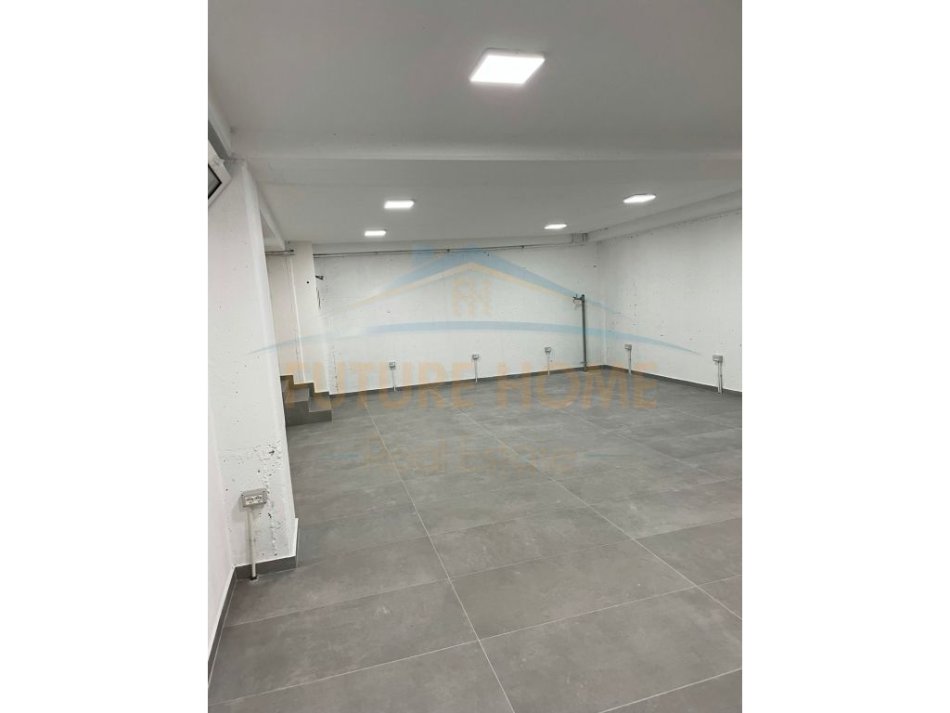 Tirane, jepet me qera ambjent biznesi Kati 0, 250 m² 2.699 € (QENDER)