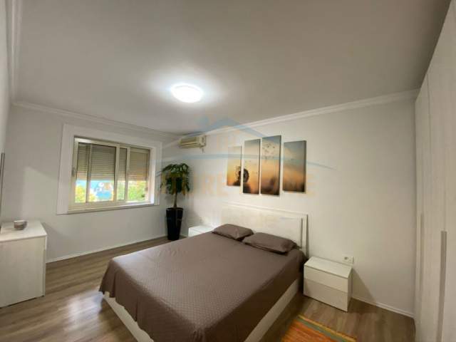 Tirane, jepet me qera apartament Kati 4, 87 m² 700 Euro (Blloku)