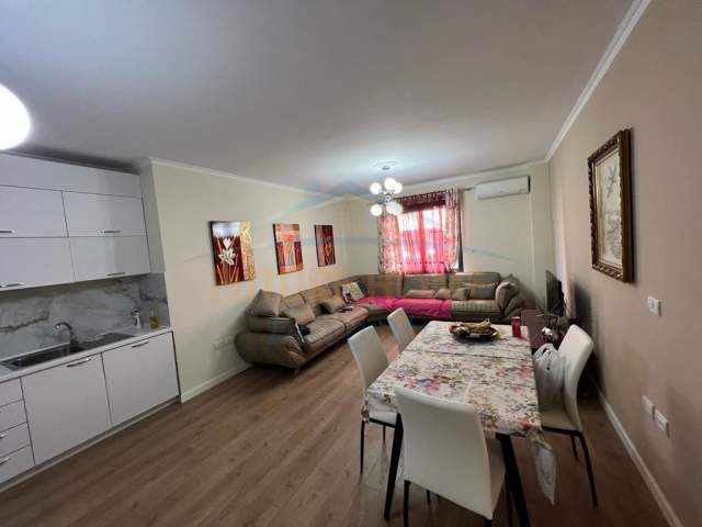 Tirane, shitet apartament Kati 2, 106 m² 125.000 Euro (Misti Mame, Prane Bar Ciao)