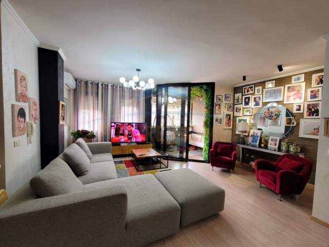 Tirane, jepet me qera apartament Kati 7, 100 m² 850 Euro (Blloku)