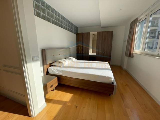 Tirane, jepet me qera apartament Kati 5, 187 m² 2.500 Euro (Stadiumi Air Albania)