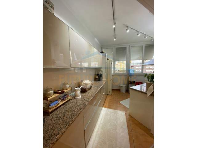 Shqiperi, jepet me qera apartament 2+1+BLK 103 m² 800 Euro (Pran Mozaikut)