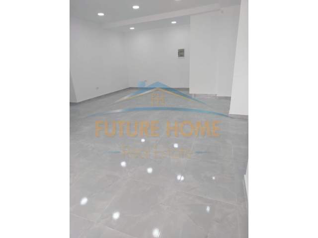 Tirane, jepet me qera ambjent biznesi Kati 0, 52 m² 650 Euro (Komuna e Parisit)