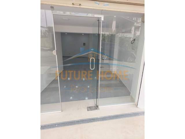 Tirane, jepet me qera ambjent biznesi Kati 0, 52 m² 650 Euro (Komuna e Parisit)