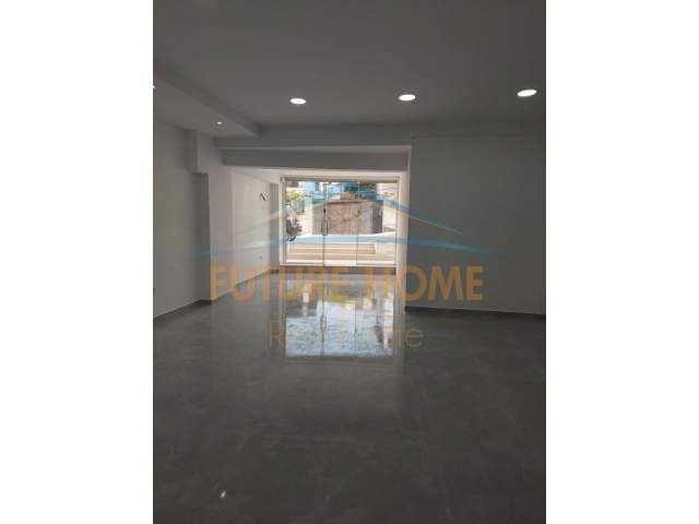 Tirane, jepet me qera ambjent biznesi Kati 0, 52 m² 650 Euro (Komuna e Parisit)