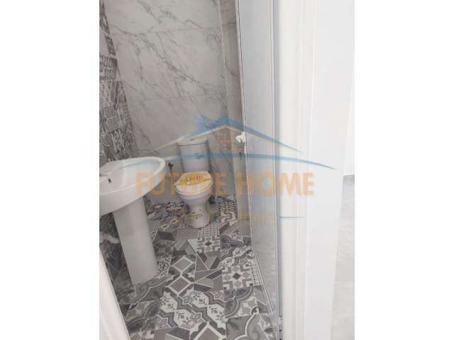 Tirane, jepet me qera ambjent biznesi Kati 0, 52 m² 650 Euro (Komuna e Parisit)