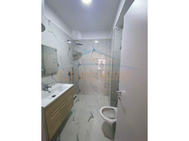 Durres, jepet me qera apartament Kati 4, 60 m² 350 Euro (Rruga pavarsia)