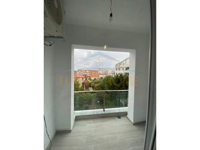 Durres, jepet me qera apartament Kati 4, 60 m² 350 Euro (Rruga pavarsia)