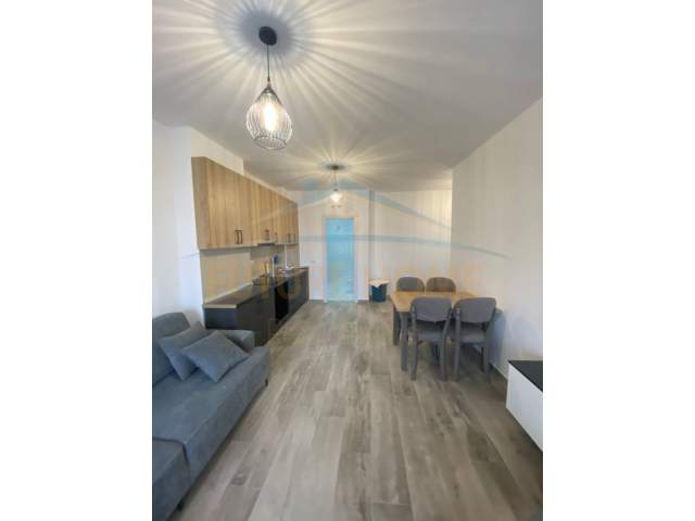 Durres, jepet me qera apartament Kati 4, 60 m² 350 Euro (Rruga pavarsia)