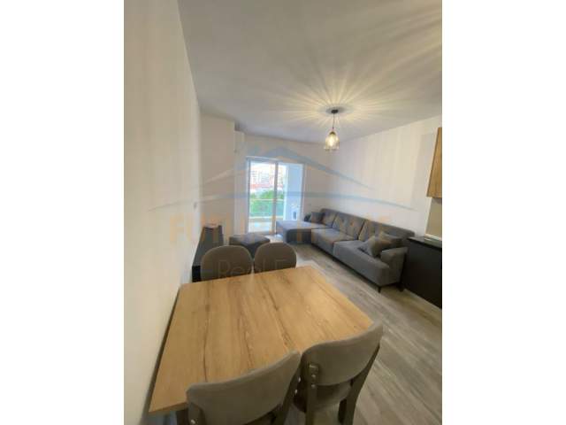Durres, jepet me qera apartament Kati 4, 60 m² 350 Euro (Rruga pavarsia)