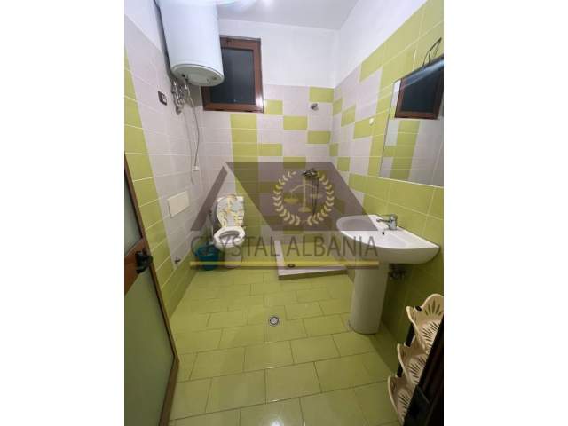 Tirane, jepet me qera apartament 1+1 Kati 4, 60 m² 300 Leke (Rruga  "5 maj ")