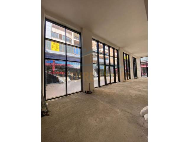 Tirane, jepet me qera ambjent biznesi Kati 0, 175 m² 3.800 Euro (Stacioni Trenit)