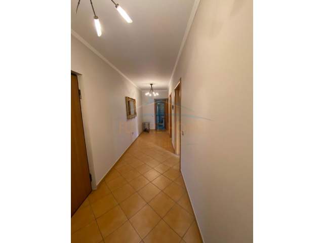 Tirane, jepet me qera apartament Kati 7, 126 m² 700 Euro (Tek Qatar Center)
