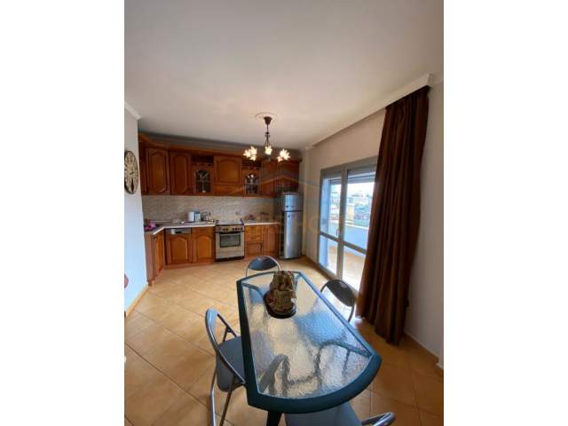 Tirane, jepet me qera apartament Kati 7, 126 m² 700 Euro (Tek Qatar Center)