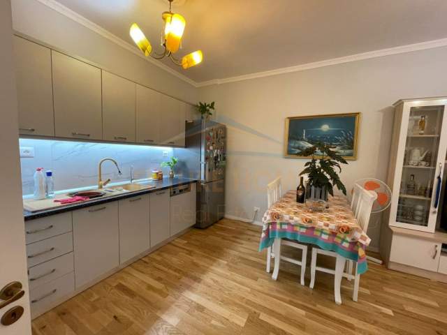 Durres, shitet apartament Kati 7, 78 m² 73.000 Euro (Rruga pavarsia)