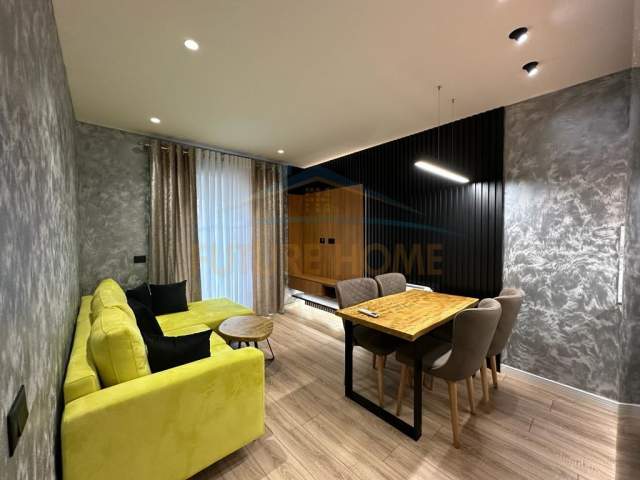 Tirane, jepet me qera apartament Kati 1, 85 m² 1.100 Euro (Rruga e Kavajës)