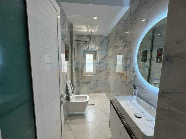 Tirane, jepet me qera apartament Kati 1, 85 m² 1.100 Euro (Rruga e Kavajës)