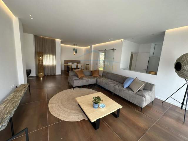 Tirane, jepet me qera Vile 3 Katshe Kati 3, 550 m² 2.500 Euro (Residenca Green Garden, IBË)