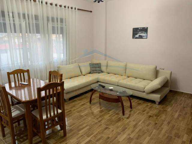 Tirane, jepet me qera apartament Kati 4, 91 m² 600 Euro (Jeronim de Rada)