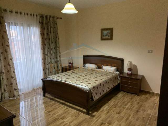 Tirane, jepet me qera apartament Kati 4, 91 m² 600 Euro (Jeronim de Rada)