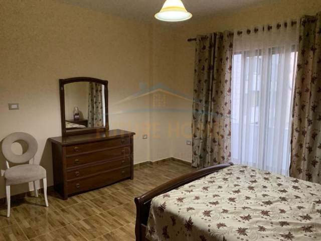 Tirane, jepet me qera apartament Kati 4, 91 m² 600 Euro (Jeronim de Rada)