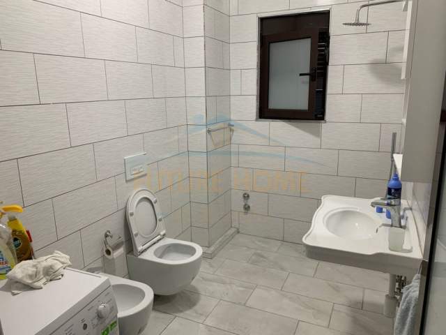Tirane, jepet me qera apartament Kati 4, 91 m² 600 Euro (Jeronim de Rada)