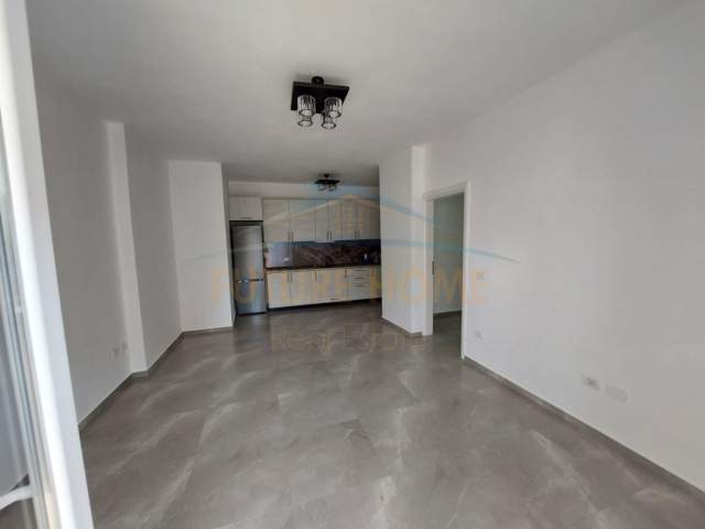 Durres, jepet me qera apartament Kati 2, 110 m² 500 Euro (Qender)