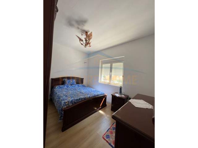 Tirane, jepet me qera apartament Kati 0, 120 m² 400 Euro (porcelan)