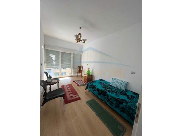 Tirane, jepet me qera apartament 2+1+BLK Kati 4, 120 m² 400 Euro