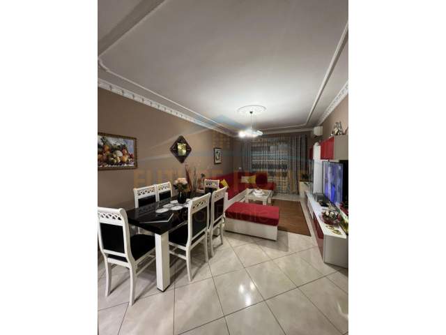 Tirane, jepet me qera apartament Kati 5, 114 m² 500 Euro (Rruga 3 Deshmoret)