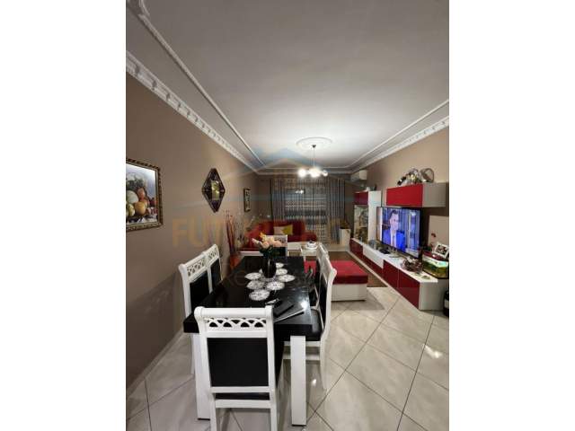 Tirane, jepet me qera apartament Kati 5, 114 m² 500 Euro (Rruga 3 Deshmoret)