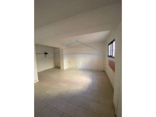 Durres, jepet me qera ambjent biznesi Kati 0, 90 m² 350 Euro (Ish rajoni Durres)
