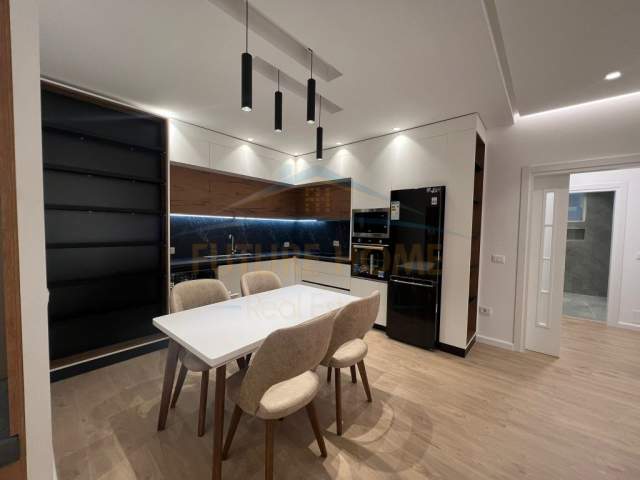 Tirane, jepet me qera apartament 2+1+BLK Kati 3, 124 m² 1.000 Euro (Zogu i Zi)