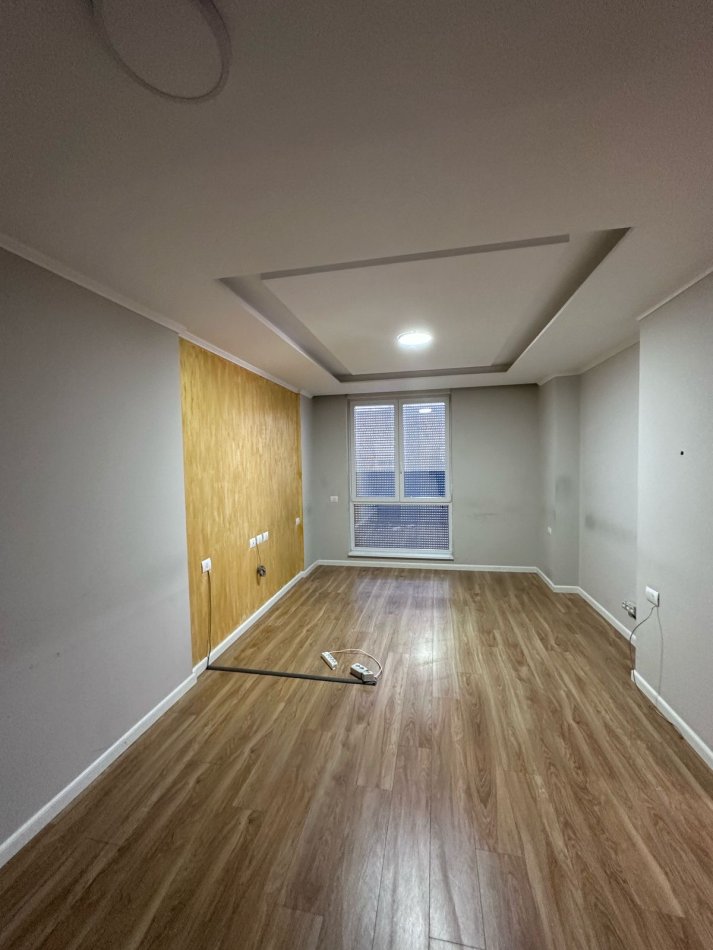 Tirane, jepet me qera zyre Kati 3, 121 m² 1.000 € (21 Dhjetori)