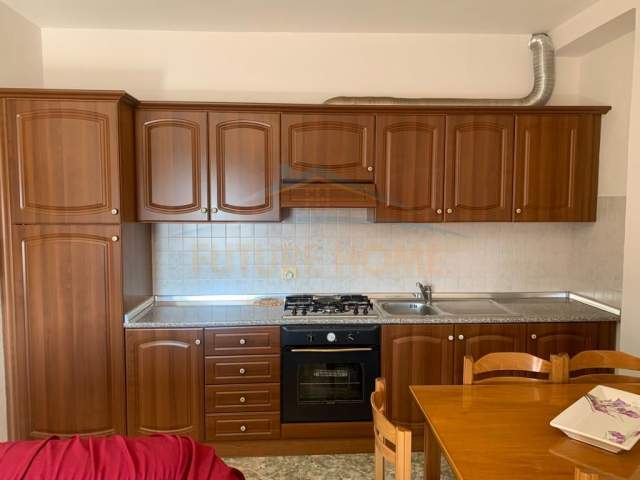 Durres, jepet me qera apartament 2+1 Kati 6, 117 m² 350 Euro (Markata, Durres)