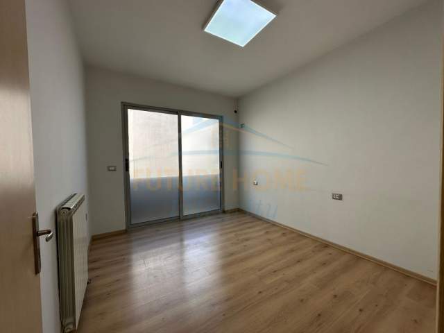 Tirane, jepet me qera ambjent biznesi Kati 3, 145 m² 600 Euro (Astir)