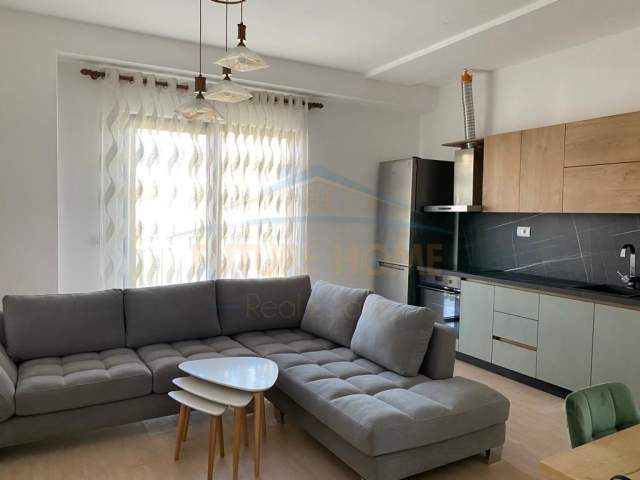 Tirane, jepet me qera apartament Kati 4, 124 m² 1.000 Euro (Garden Building Residence)