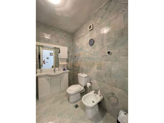 Tirane, jepet me qera apartament Kati 4, 78 m² 630 Euro (Rruga Myslym Shyri)
