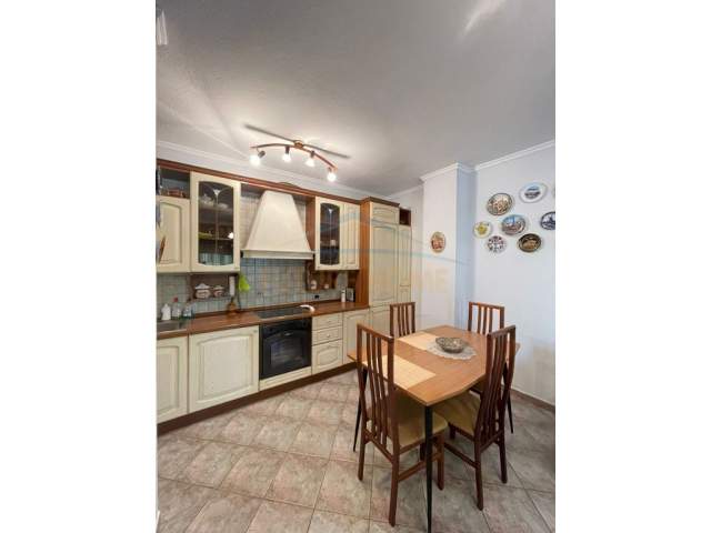 Tirane, jepet me qera apartament Kati 4, 78 m² 630 Euro (Rruga Myslym Shyri)
