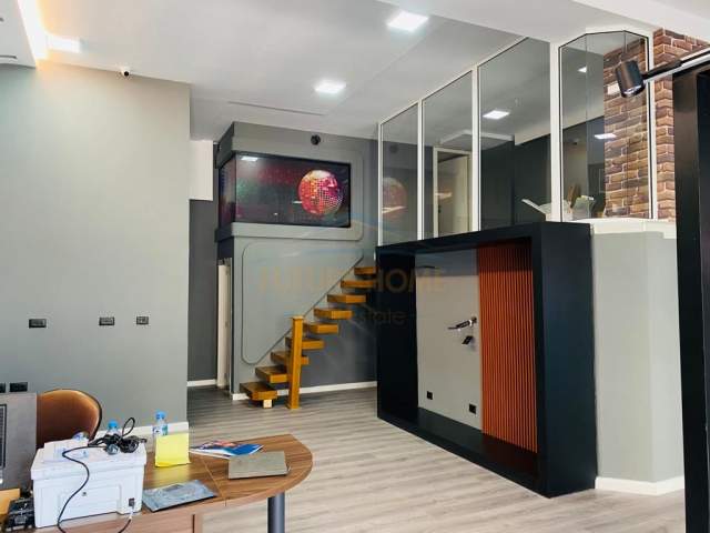 Tirane, jepet me qera ambjent biznesi Kati 0, 102 m² 700 Euro (Liqeni i Thate)