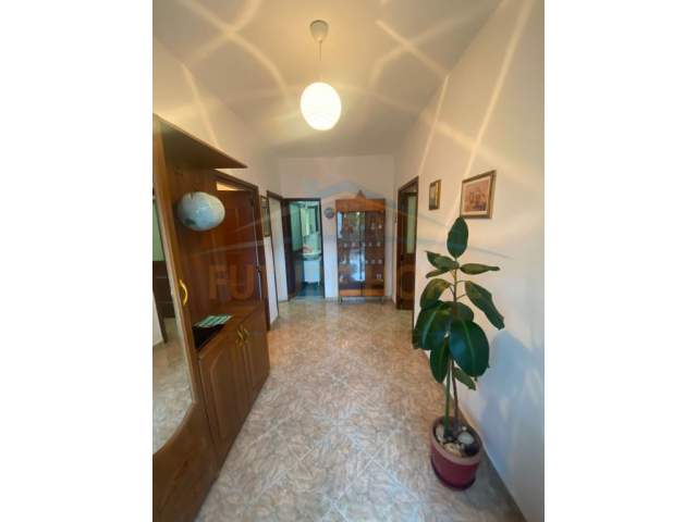 Durres, jepet me qera shtepi 2+1+BLK 120 m² 250 Euro